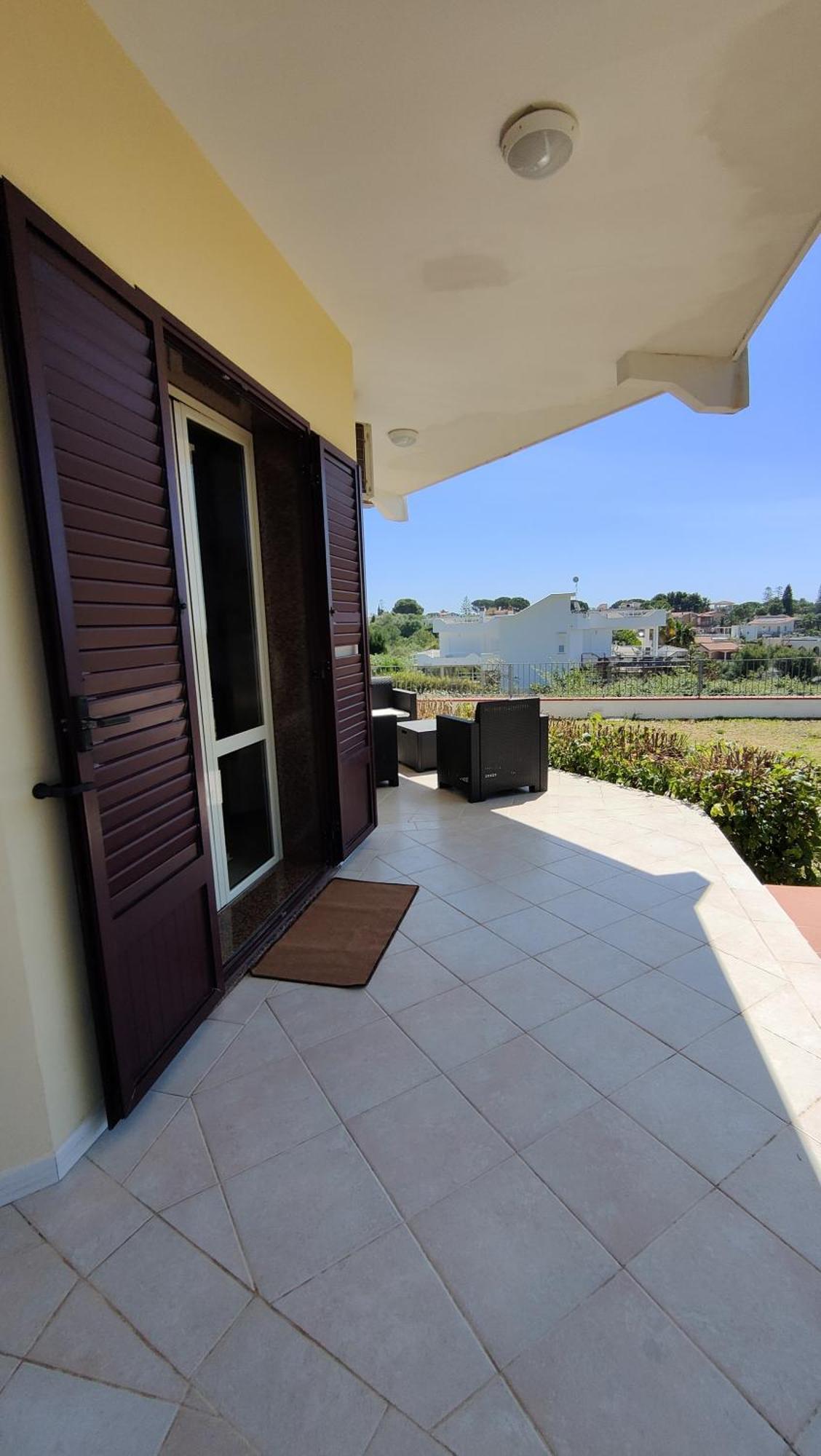 Appartamenti In Villa Polimnia Fontane Bianche Quarto foto